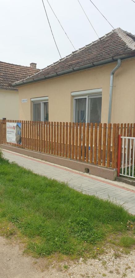Napfeny Apartmanhaz Balatonberény Eksteriør billede